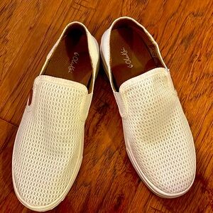 Women’s OluKai Pehuea white slip on size 7.5